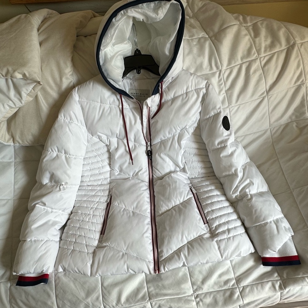 Perry Ellis White Hooded Puffer Jacket